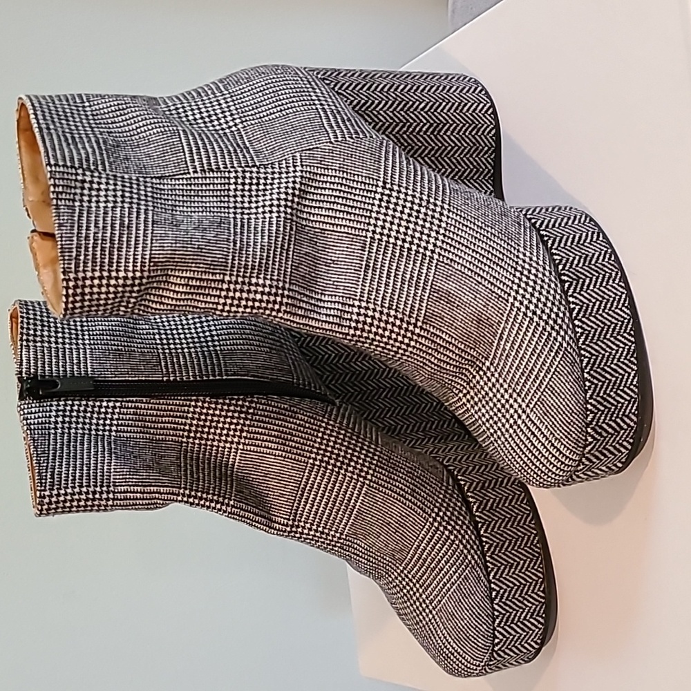 New without tags Clergerie Paris Belent Platform Boot sz 8 Gray Houndstooth